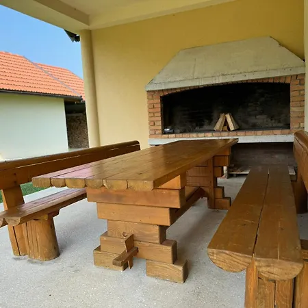 Casa de Férias Seoska Kucica-oaza Mira